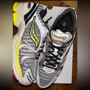 Saucony triumph 4 progrid men’s size 11 retro shoes 
Authentic OG pink , yellow